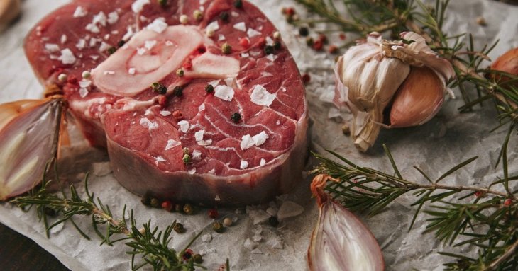 Дорого — не завжди найсмачніше: які дешеві частини мяса обирають кухарі, і недарма