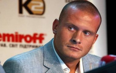 Вячеслав Узелков отрастил волосы