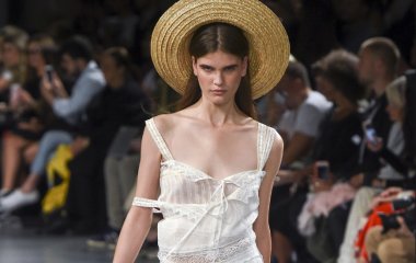 Показ моды John Galliano весна-лето 2019, фото