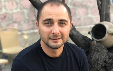 У Резидента Comedy Club Демиса Карибидиса родился третий ребенок