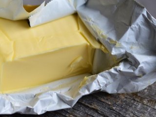 Тонкий шар чи великі шматки: скільки вершкового масла можна їсти без шкоди для здоров’я