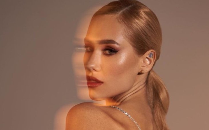 Даша Квиткова без нижнего белья очаровала Сеть пикантной фотосессией