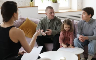 Общение приемных родителей с ребенком