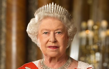 Елизавета II гордится принцем Уильямом, который пошел по стопам деда