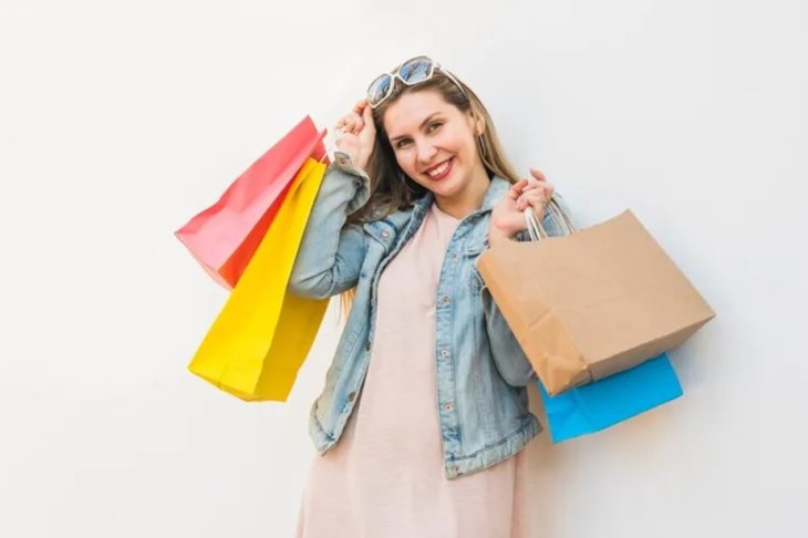 Стилисты назвали вещи, которые нельзя носить женщинам за 40: они старят и уродуют фигуру