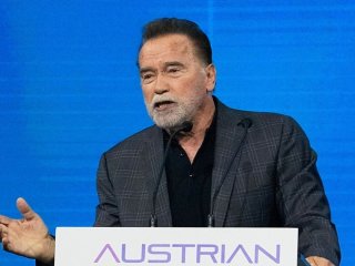 Арнольд Шварценеггер вперше за тривалий час показався на публіці з молодшою на 27 років коханою