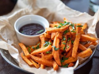 Диетологи назвали продукты, которые опаснее сахара