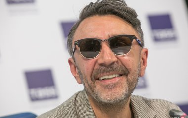 Сергей Шнуров отметил годовщину свадьбы с молодой женой