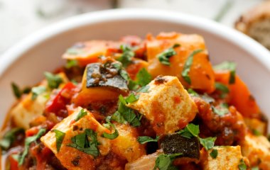 Вегетарианский ужин: рецепт овощного рагу из тофу