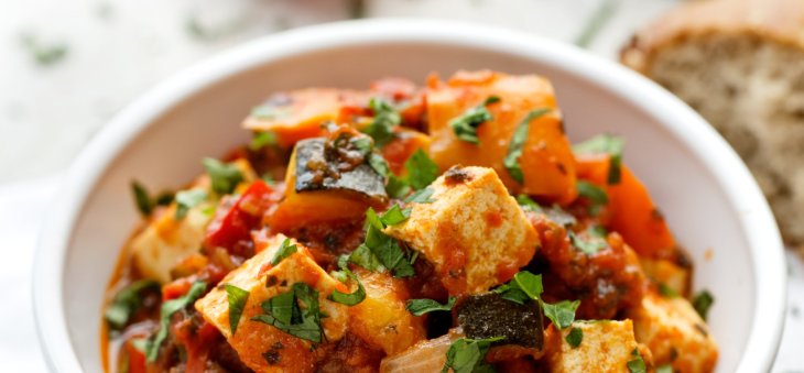 Вегетарианский ужин: рецепт овощного рагу из тофу