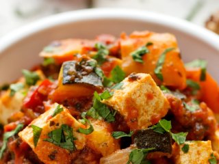 Вегетарианский ужин: рецепт овощного рагу из тофу