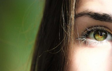 Простые правила, которые помогут сохранить остроту зрения при отключении света