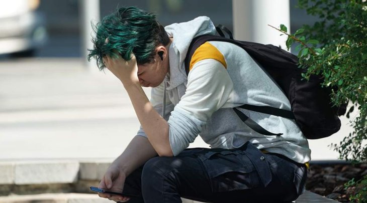 Психолог назвал игры на смартфонах одной из причин бессонницы