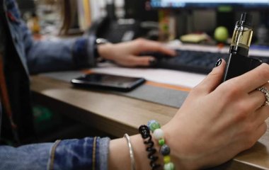 Вчені попередили про небезпеку електронних сигарет для некурців