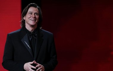 64-річний Джим Керрі розсекретив свою обраницю і просто зі сцени зізнався їй у коханні
