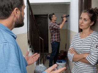 Гучна музика, сміття в під’їзді чи постійний ремонт: як без конфліктів приборкати сусідів