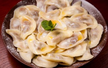 Вареники с яблоками и корицей