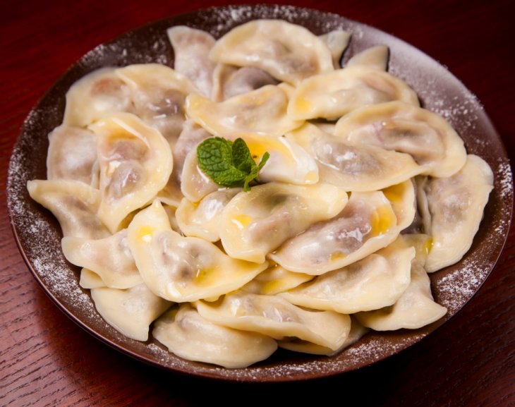 Вареники с яблоками и корицей