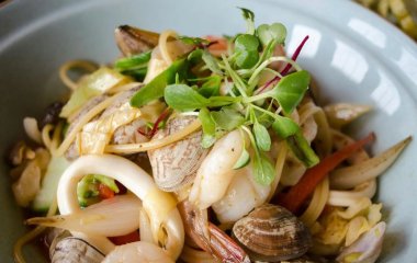 Диетологи рассказали, что можно есть вместо куриной грудки при похудении.