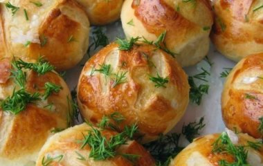 Готовим чесночные булочки на сковороде