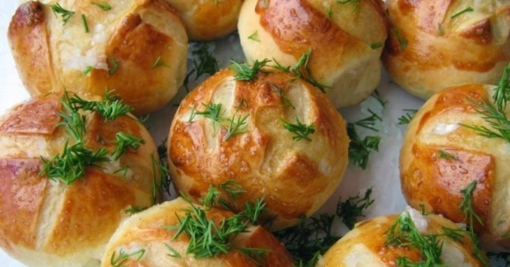 Готовим чесночные булочки на сковороде