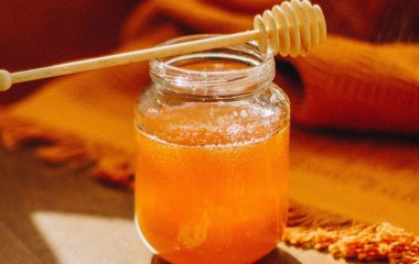 Чи корисний сирий мед? Названо його плюси та мінуси