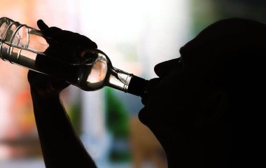 Названо способи пити спиртне без ризику стати алкоголіком