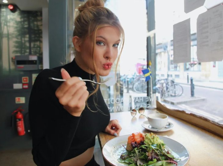 Лайфхаки, которые помогут контролировать аппетит без жестких диет и эмоционального переедания.