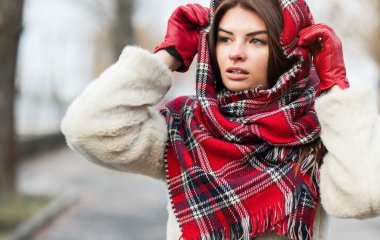 Чому жінкам вкрай необхідно взимку носити шарф: і не лише для краси