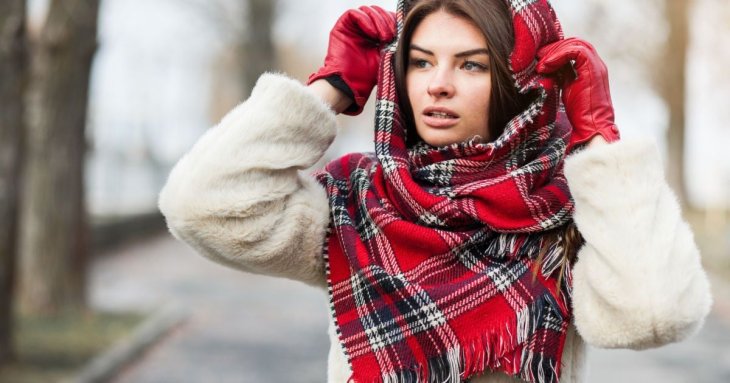 Чому жінкам вкрай необхідно взимку носити шарф: і не лише для краси
