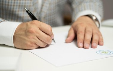 Смішна помилка у вазі в свідоцтві про народження підірвала Мережу: що там було