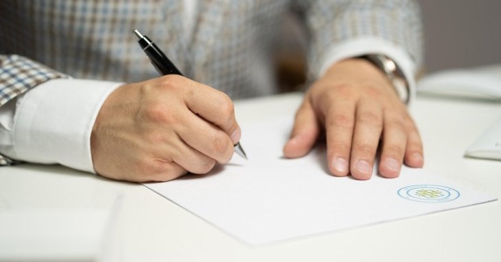 Смішна помилка у вазі в свідоцтві про народження підірвала Мережу: що там було
