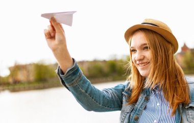 Неочікувана помилка туристів: стуардеси розповіли, який колір одягу краще не вдягати в літак