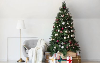 Як розпушити штучну ялинку після коробки: секретний лайфхак декораторів
