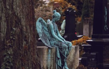 Знаки від померлих:як згідно з народними прикметами вони дають про себе знати
