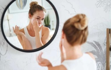 Дерматолог назвала три проблемы, из-за которых вы выглядите старше своего возраста