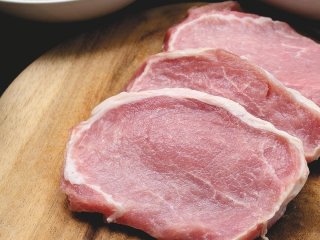 Не все м’ясо безпечне: які продукти експерти не радять купувати в супермаркеті