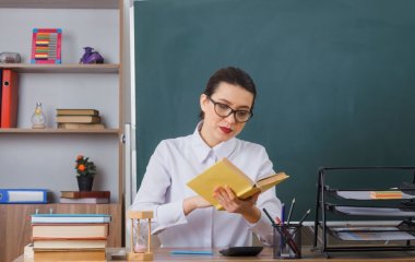 16 років на лікарняному: вчителька отримала мільйон євро і ще подала до суду