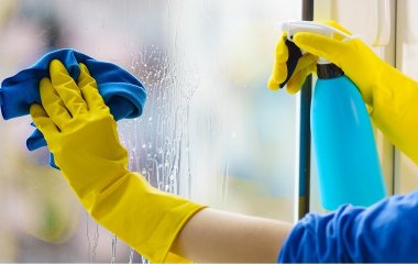 Як мити вікна без розводів: поради для отримання якісного результату