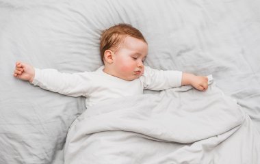 Бруксизм у дітей: чому дитина скрипить зубами уві сні