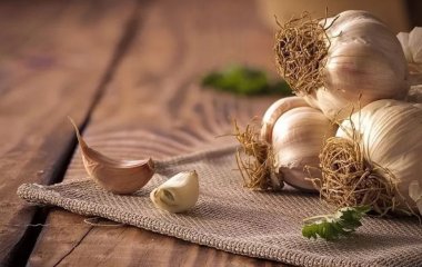 Дієтолог розповіла, кому і скільки можна їсти часнику