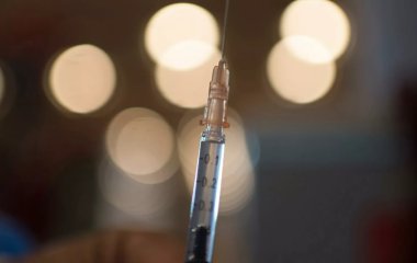 Вчені довели можливість створення вакцини від усіх коронавірусів відразу