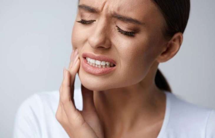 Стоматологи назвали прості засоби, які допоможуть впоратися із зубним болем.