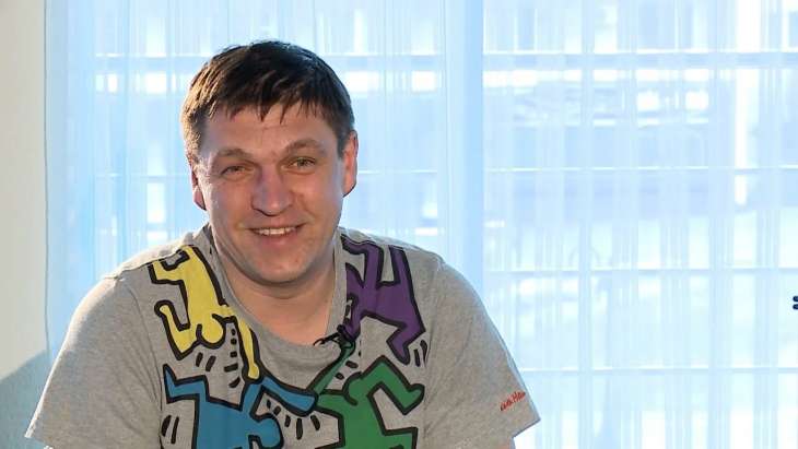 Помощница Дмитрия Орлова требует от него три миллиона, обвиняя в избиениях и домогательствах
