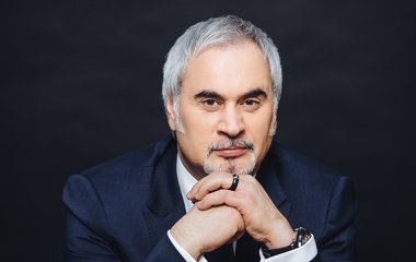 Валерий Меладзе показал первый снимок новорожденной дочери