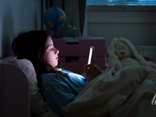 Корисні звички, які крадуть сон: експертка назвала 5 неочевидних причин