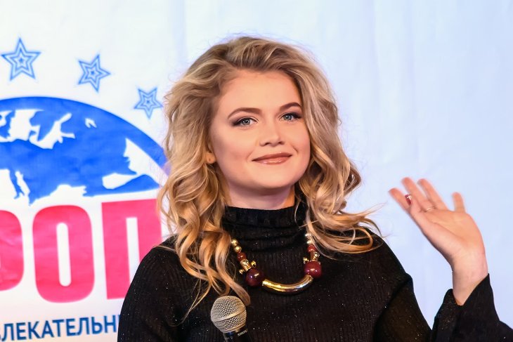 Мария Ивакова вышла в свет с Никитой Ефремовым