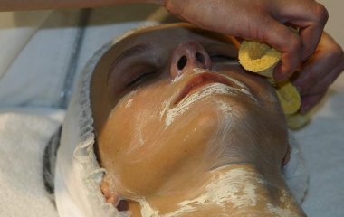 Експерт із косметики перерахувала способи боротьби з пігментацією