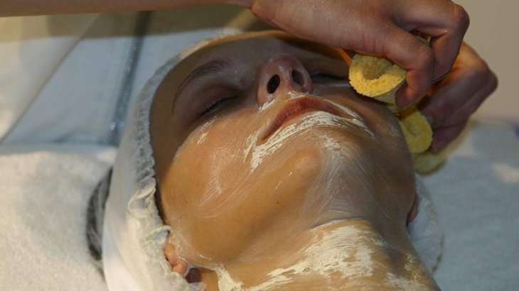 Експерт із косметики перерахувала способи боротьби з пігментацією