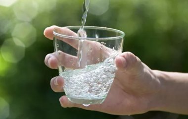Онколог пояснила користь води для кишечника